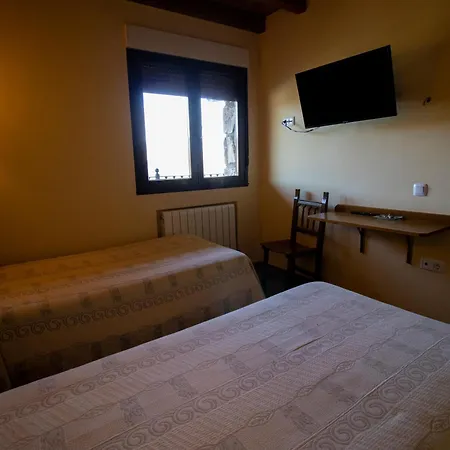 La Guarida De La Lleira Inn