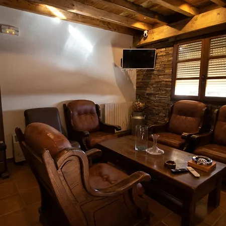 La Guarida De La Lleira Inn *