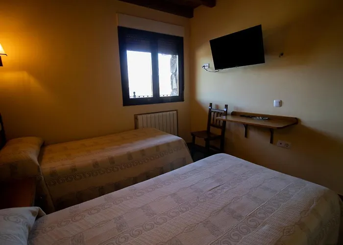 La Guarida De La Lleira Inn