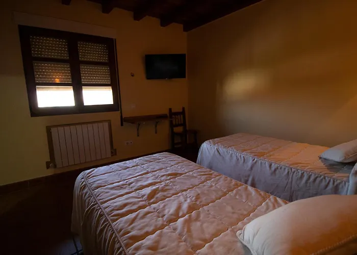 La Guarida De La Lleira Inn *